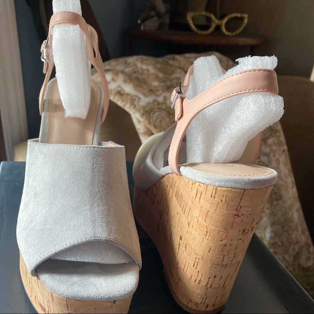 Charles David’s Dory Wedge Sandal NWT